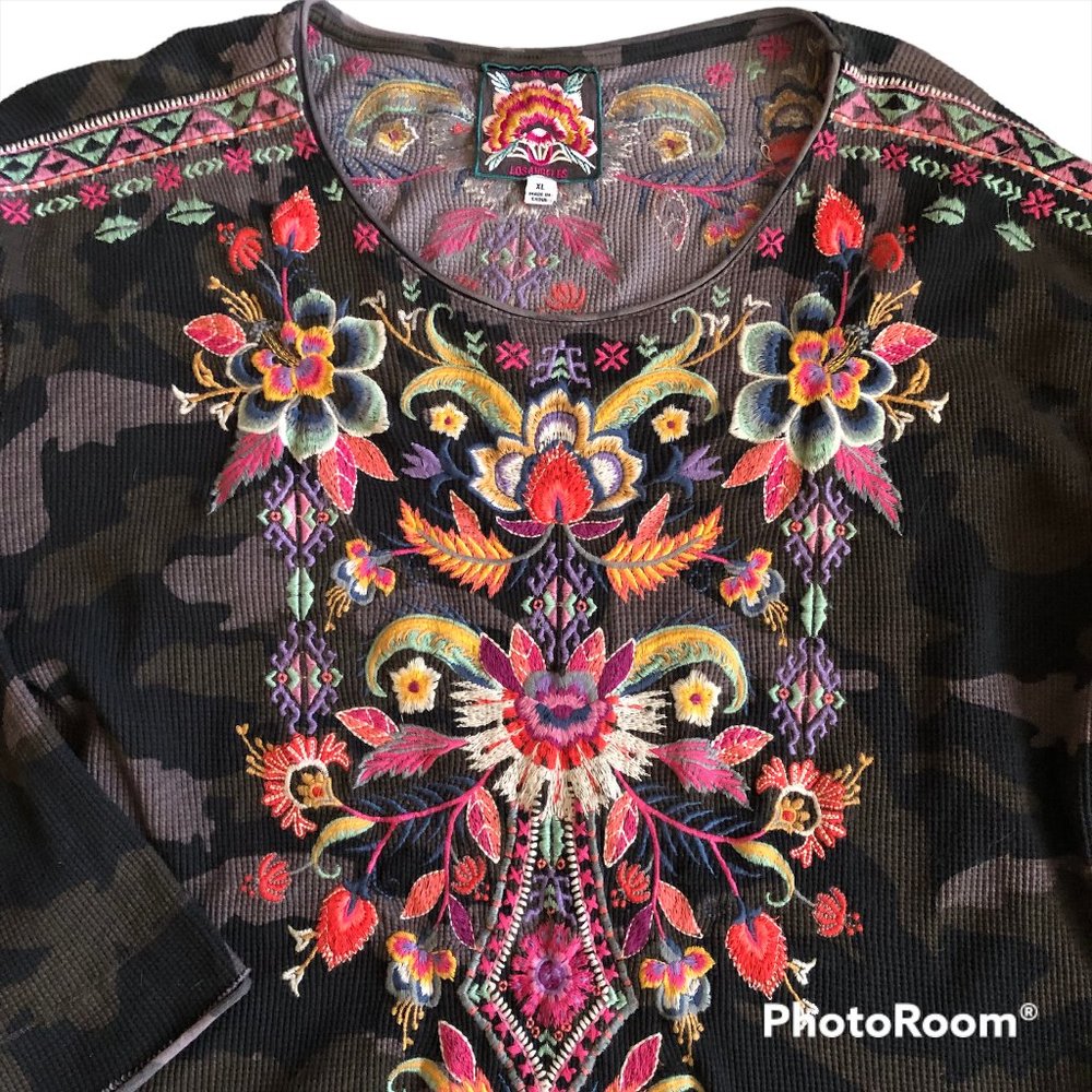 Johnny Was Ioana Camo Embroidered Thermal Long Sleeved Top SZ XL